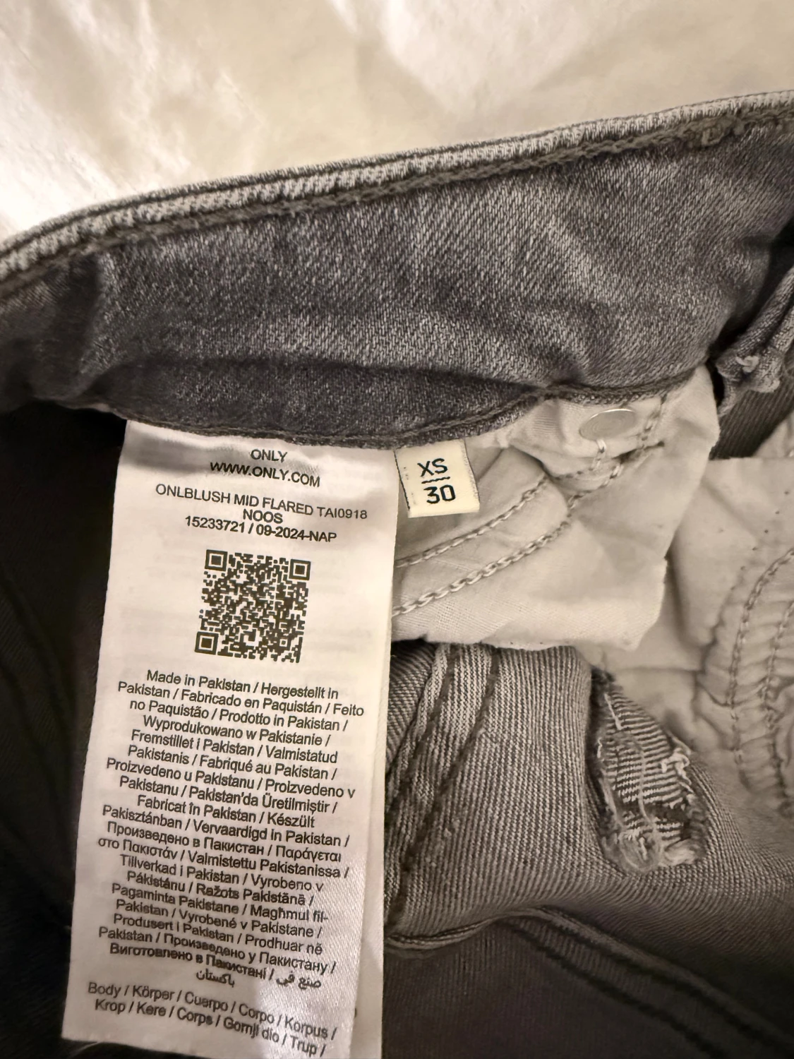 Grå bootcut jeans från ONLY XS - 1