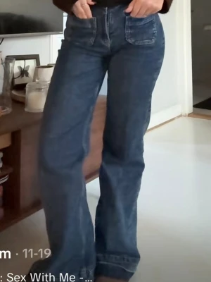 Front pocket flare jeans  - Säljer dessa jätte snygga front pocket flare jeans ifrån Gina tricot i storlek S/36, inga defekter finns! 💕 hör av er vid frågor!