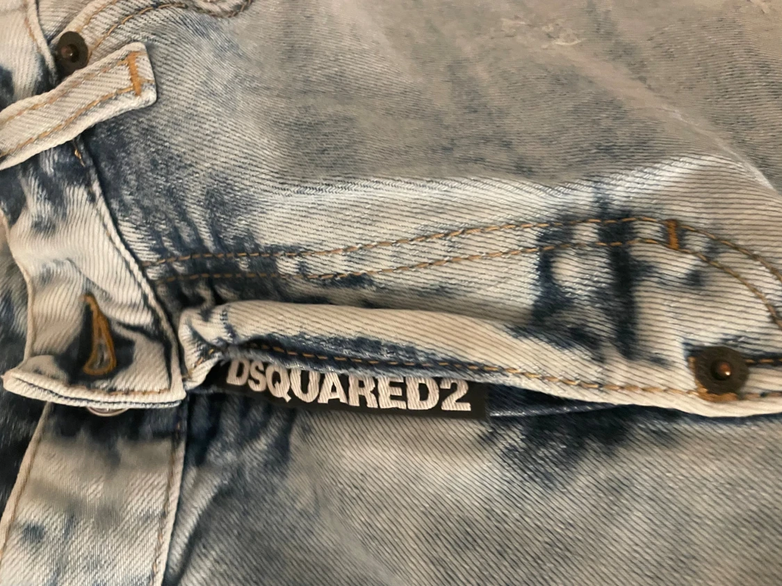 Ljusa jeans från Dsquared2 med slitningar - 1