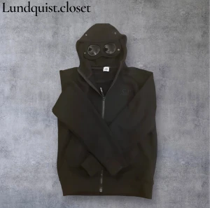 CP company hoodie med dragkedja - Storlek L men passar bättre som storlek M