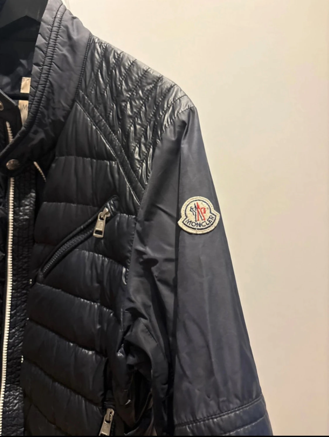 Svart pufferjacka från Moncler storlek 1 sitter som 2 - 3