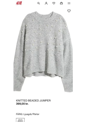 Stickad tröja med pärlor - Säljer en jättefin stickad tröja i grå💗 Slutsåld på hm❣️