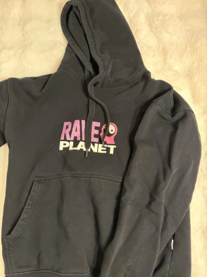 Hoodie  - Rave planet hoodie!! Jätte snygg!’