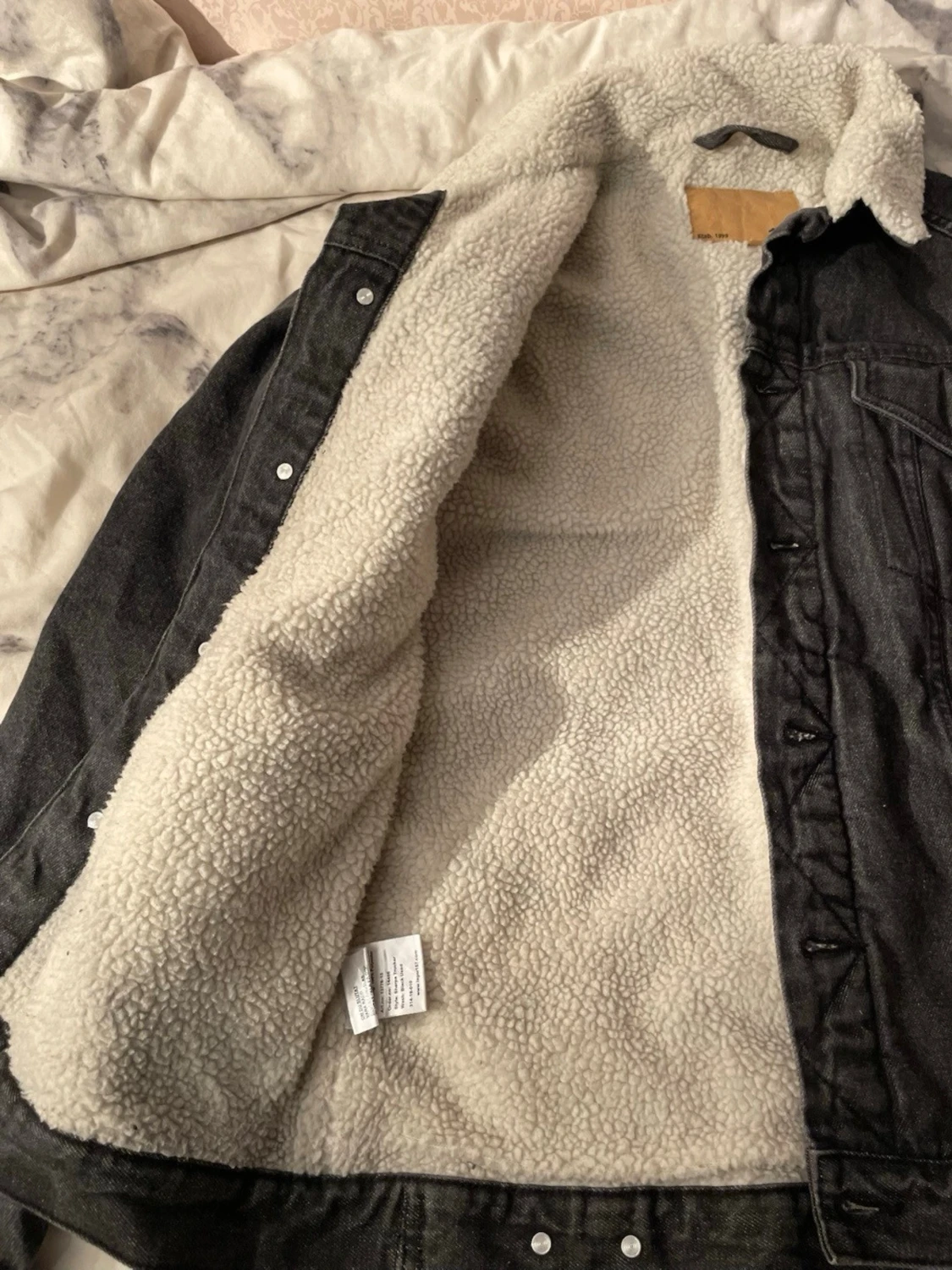 Svart jeansjacka med teddyfoder - 1