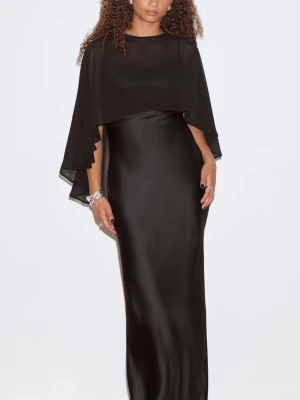 Cape maxi dress  - Säljer den trendiga cape maxi klänningen från Gina tricot i storlek 34 som är helt slutsåld, helt oanvänd och lappen kvar! Säljer pga den tyvärr var för kort för mig💕