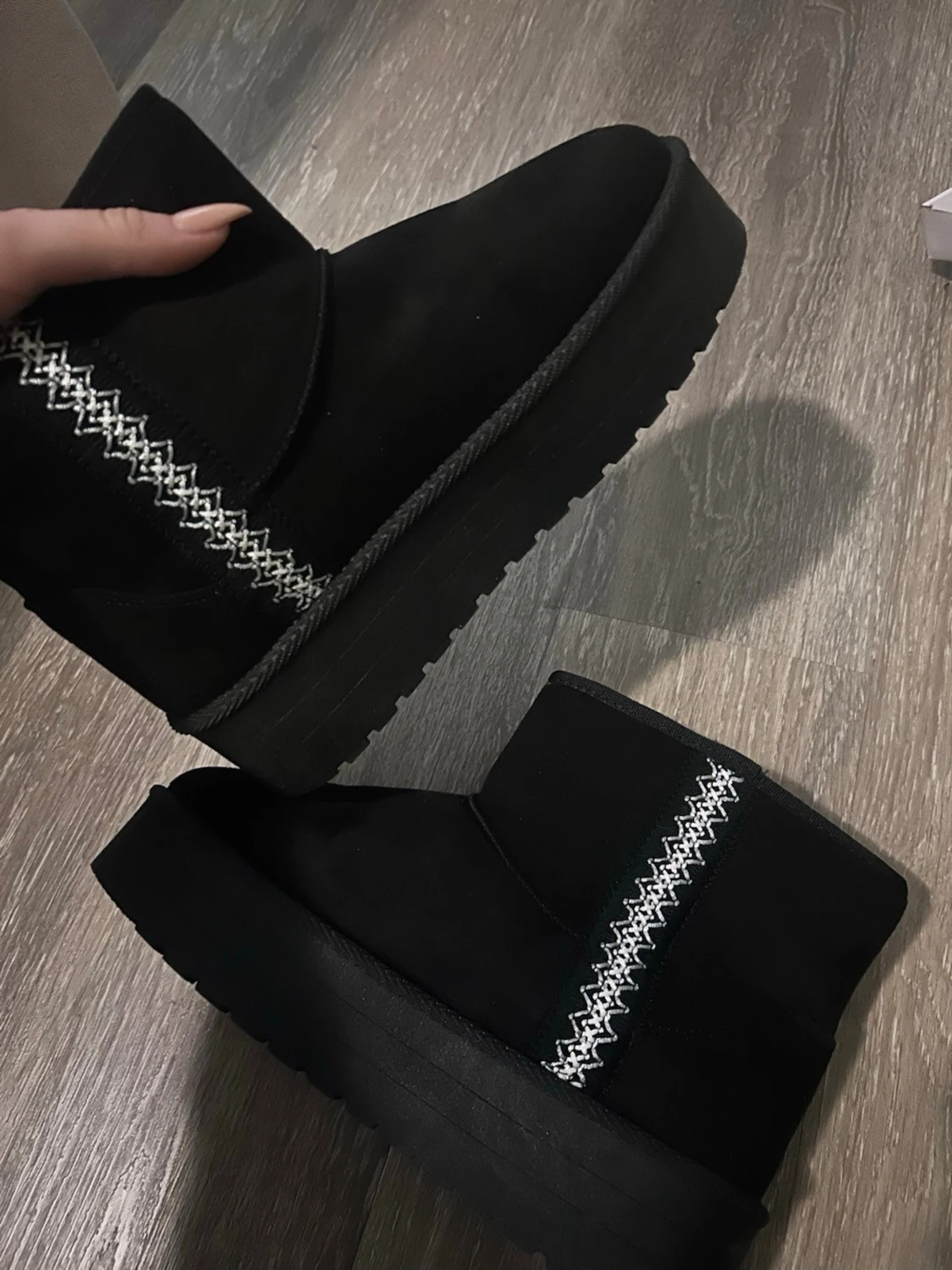 Svarta boots med vit zigzag-söm - 2