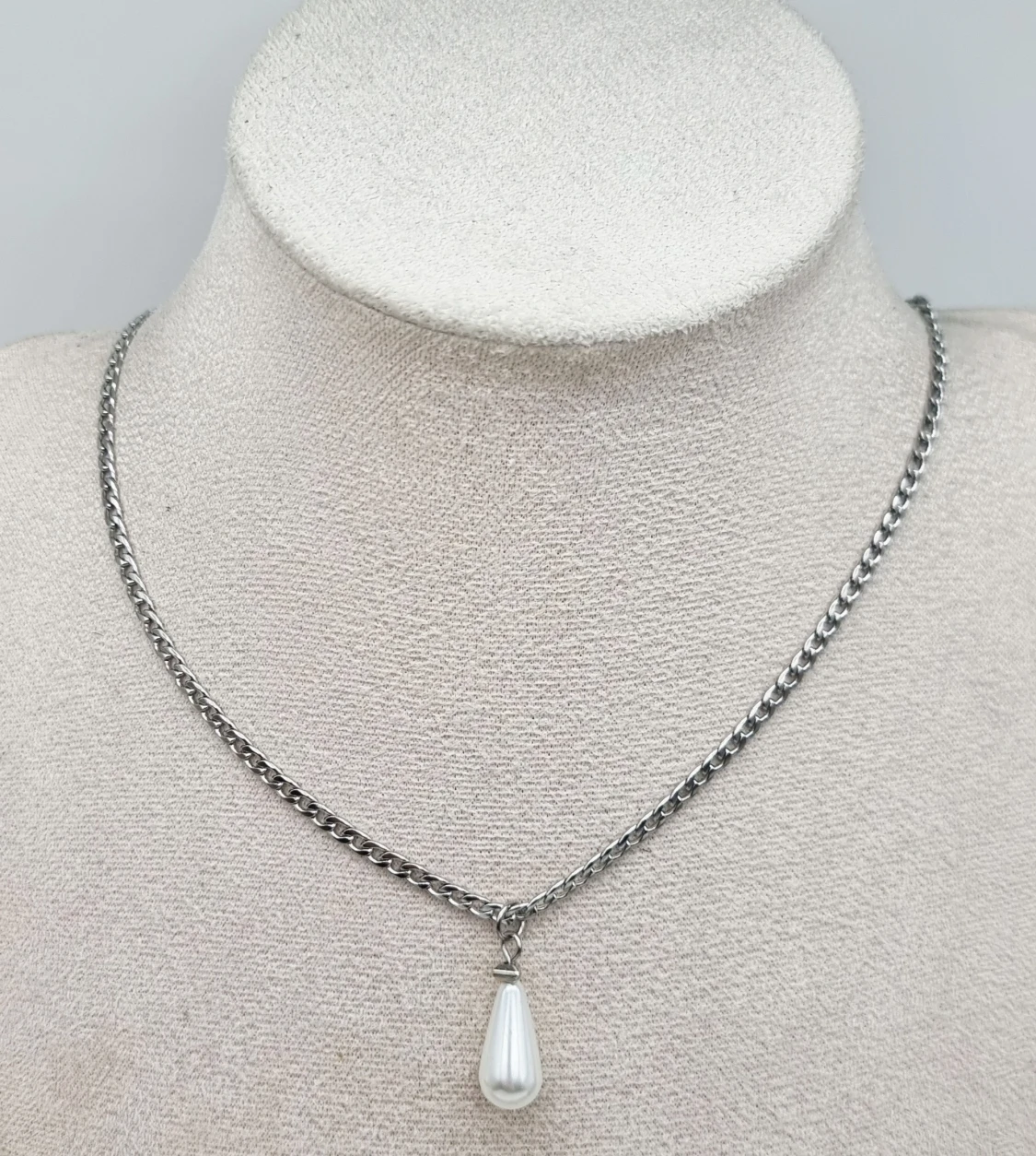 Stilfullt halsband med pärla  - 1