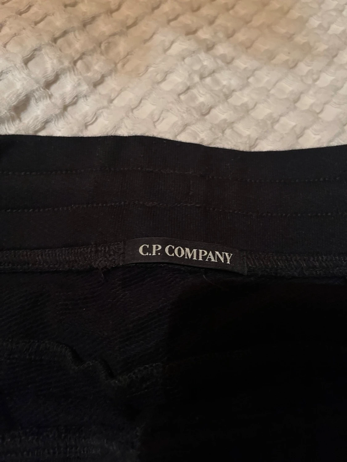 Svarta mjukisbyxor från C.P. Company - 1
