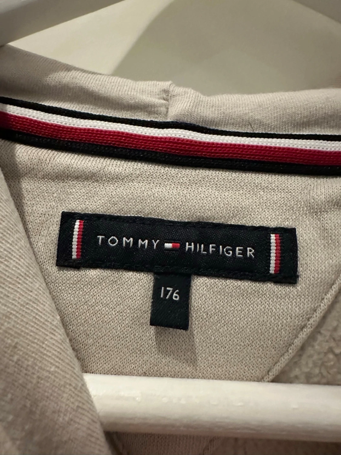 Beige Tommy Hilfiger hoodie - 2