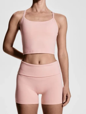 Träningsset - Superfint träningsset från h&m ♥️ tycker att modell bilderna visar färgen dåligt och att den sista bilden är en bra bild hur färgen egentligen ser ut. Toppen är i storlek S och shortsen i storlek XS