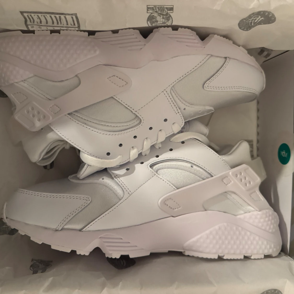 Nike Air Huarache Triple White - 1
