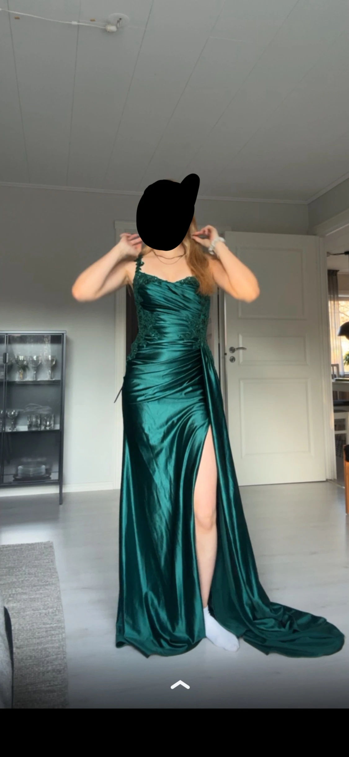 Grön långklänning med slits OhHello - 1