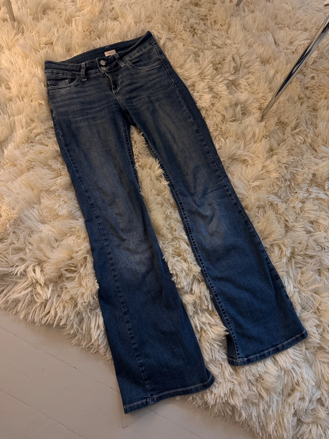 Blå bootcut jeans från Nelly - 2