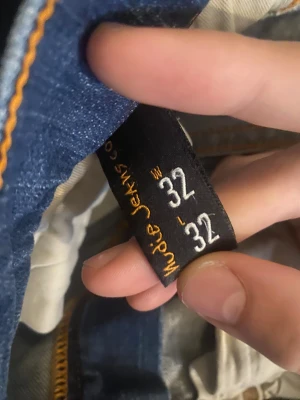 Nudie jeans co - Säljer mina nudie jeans, dem är ljusblå med en washed stil. Dem har inga defekter dem är hyfsat nya. Använde dom bara 5-6 gånger 
