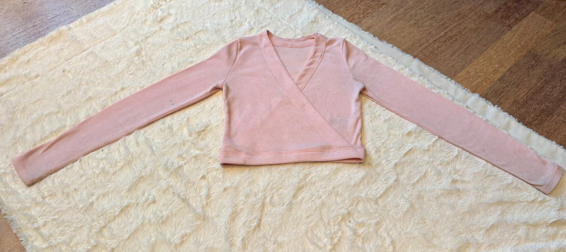 Ljusrosa omlottopp från Decathlon