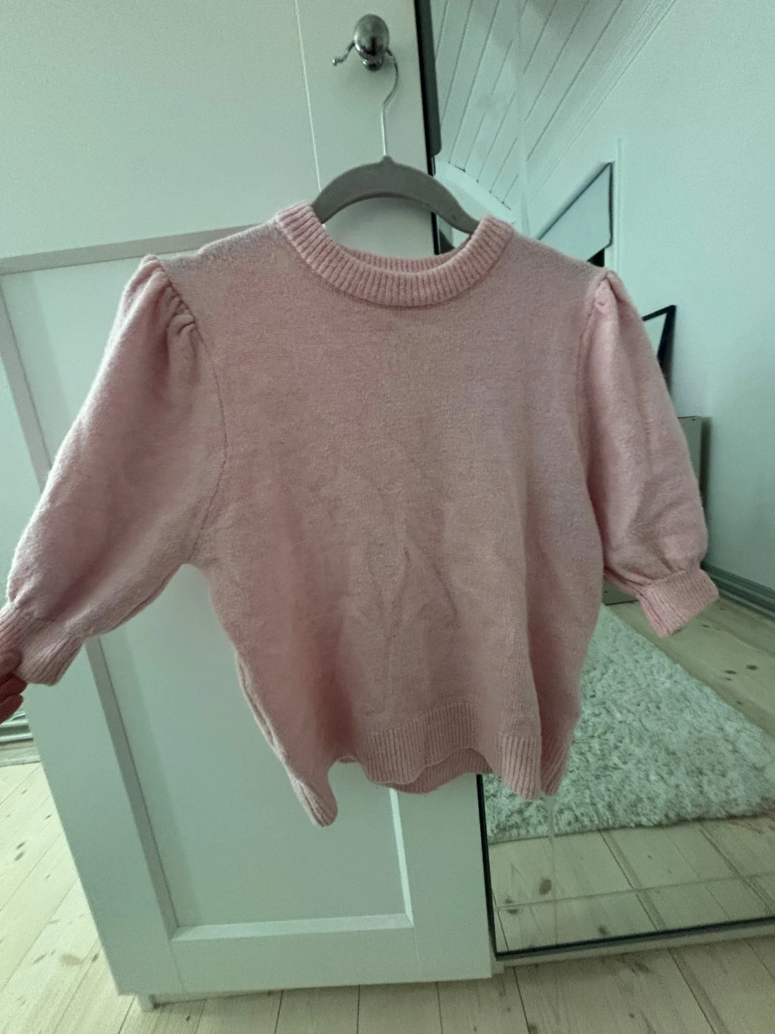 Ljusrosa stickad tröja med puffärm - 1