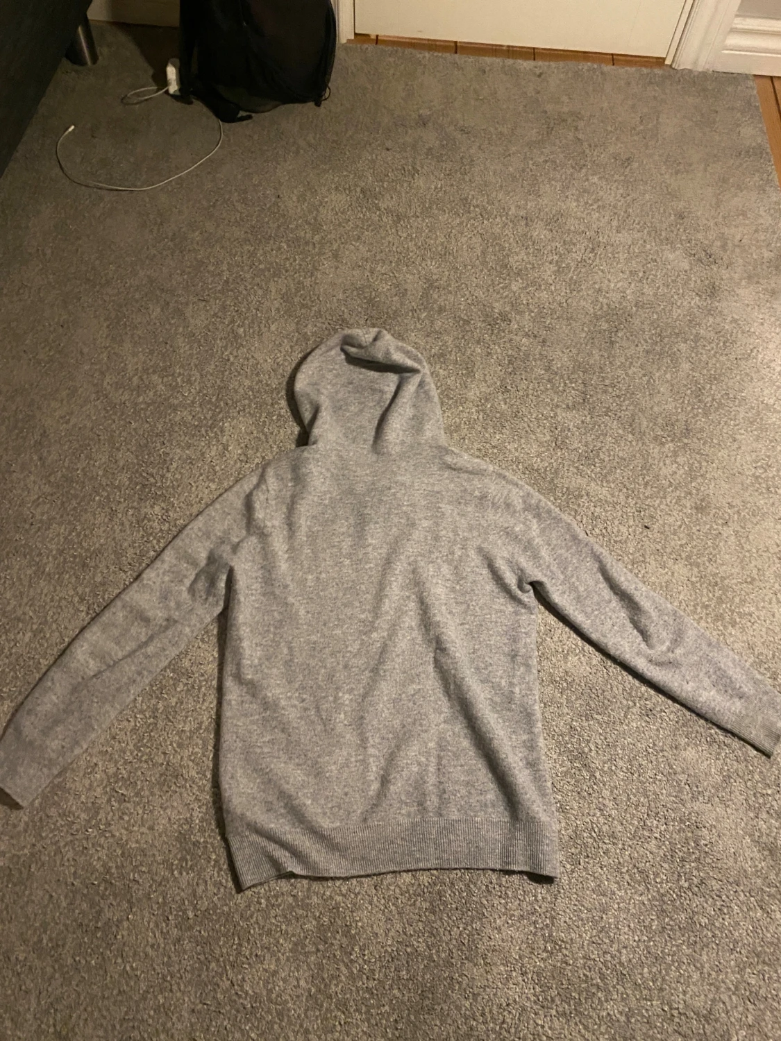 Grå Kashmir Hoodie från BellaSverige - 2