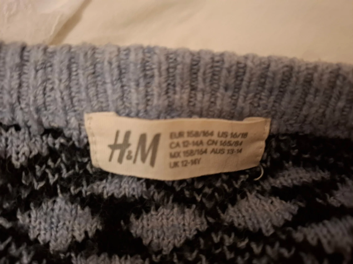 Stickad tröja med mönster - 2