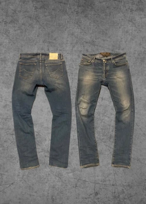 Jacob Cohen jeans 688 - Snygga blå jeans från Jacob Cohen, modell 688. Storlek 34 men sitter mer som 32-33. Litet slitage vid grenen men lagat hos en professionell skräddare, syns inte alls.