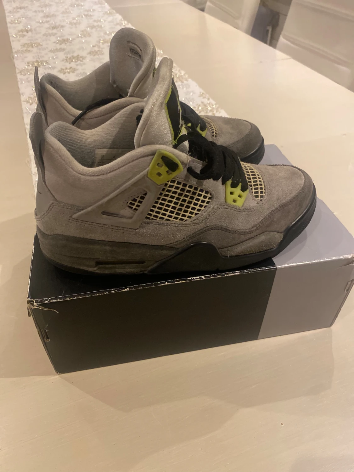 Nike Air Jordan 4 Retro Neon - 1