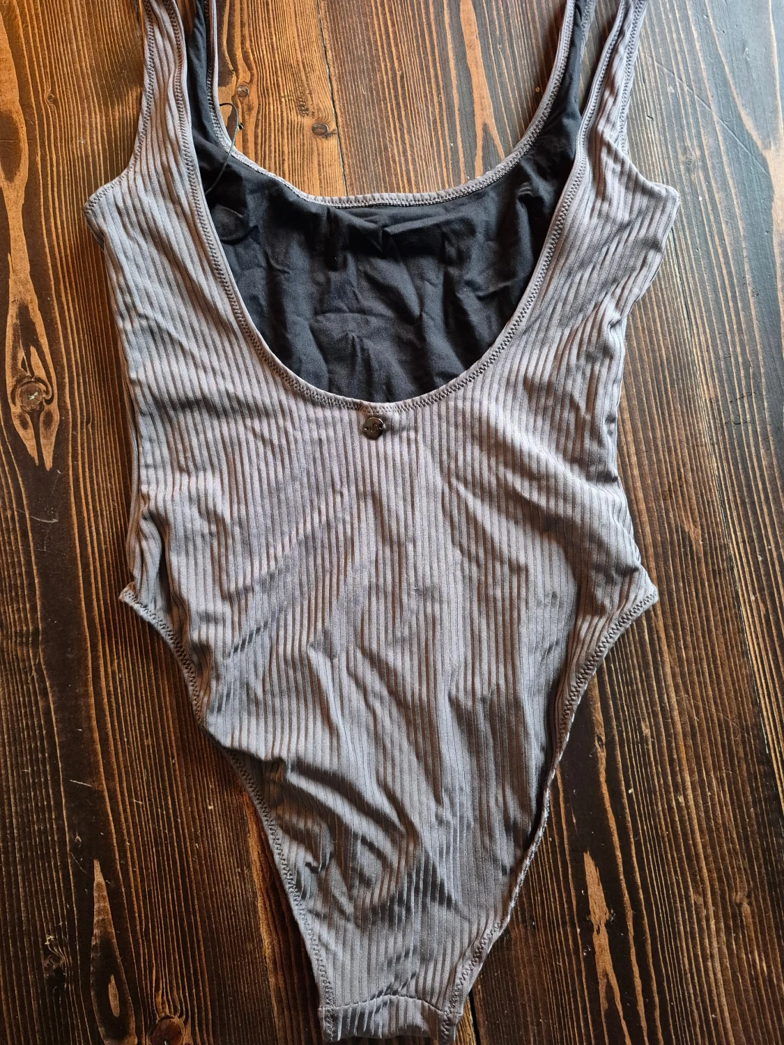 Grå ribbad baddräkt från Understatement - 4