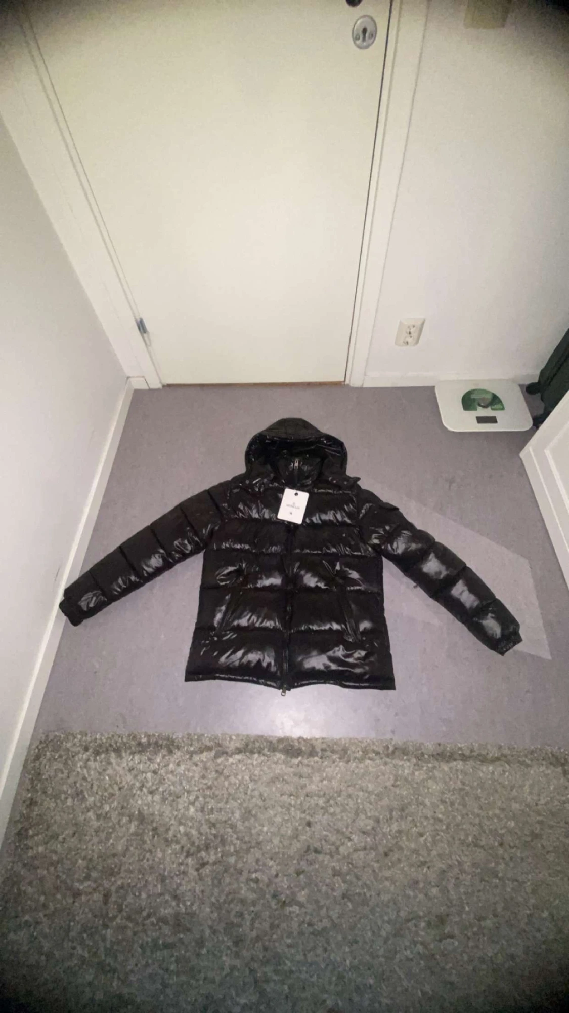 Svart Moncler pufferjacka med huva