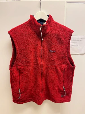 Patagonia Röd Fleeceväst - Patagonia Röd Fleeceväst använd men i fint skick Storlek Large