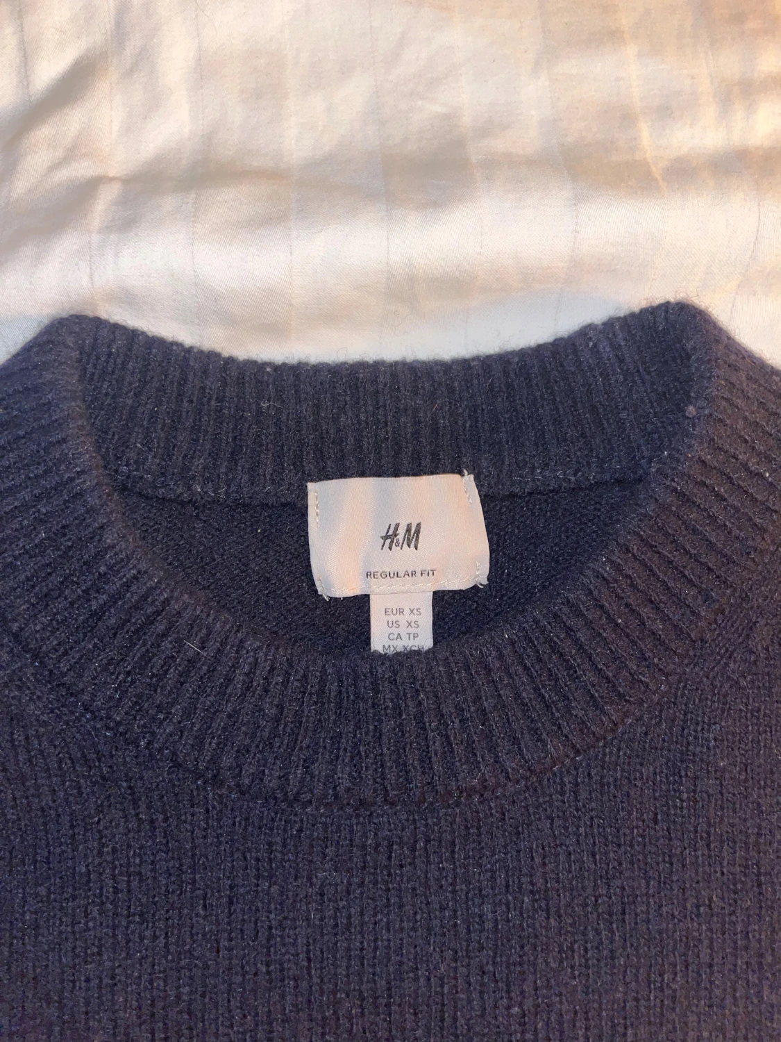 Mörkblå stickad tröja från H&M XS - 1