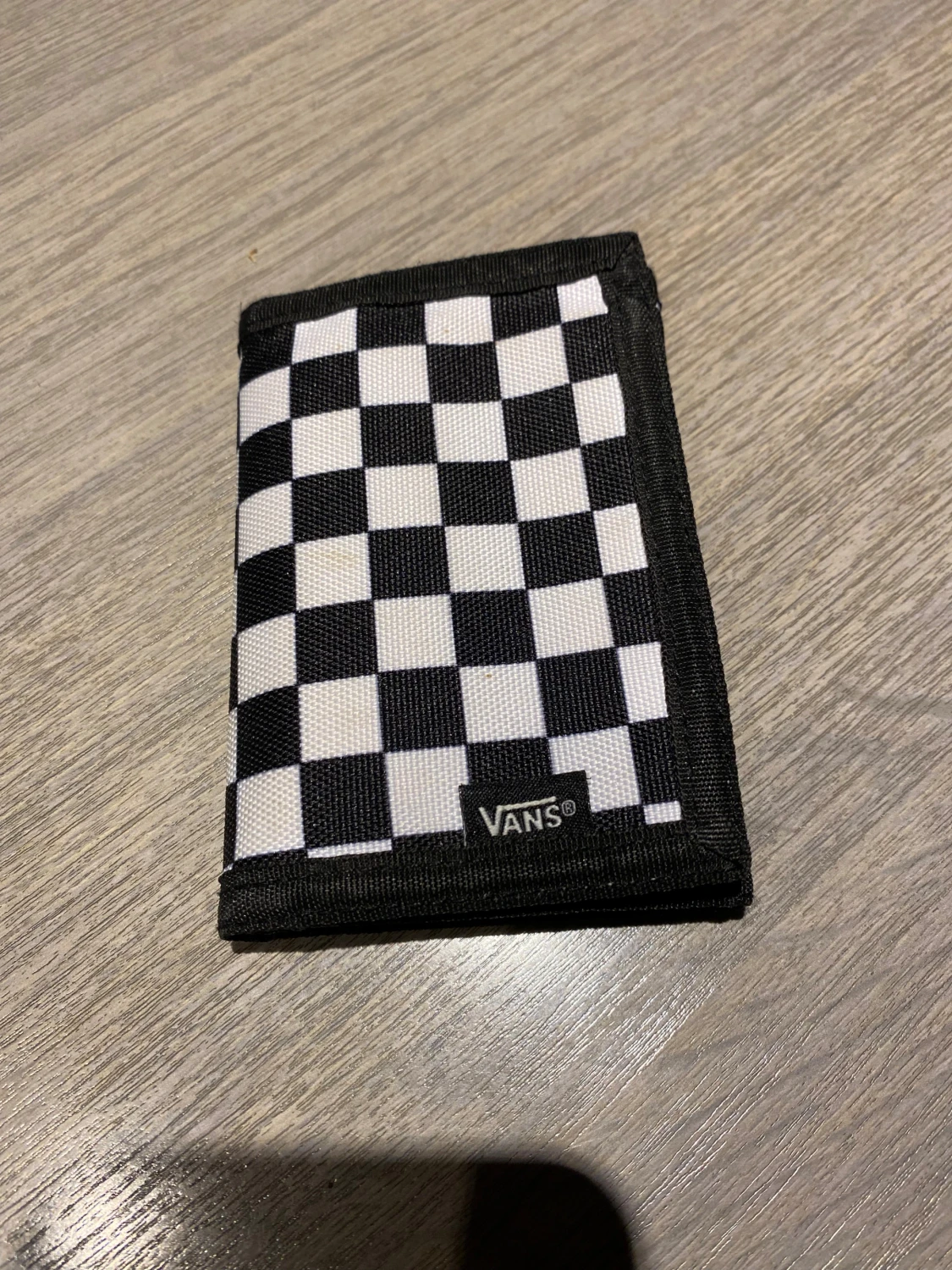 Svartvit rutig plånbok från Vans