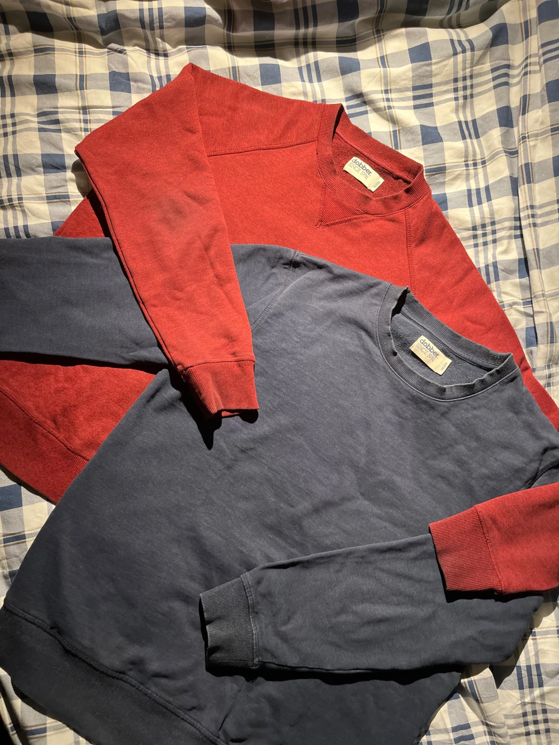 Röd och mörkblå sweatshirt från dobber