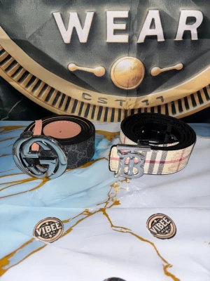 gucci bälte + burberry bälte för 450kr - fräscht bälte, 110cm lång justerbart, skickas inom kort tid och nål för extra hål ingår!