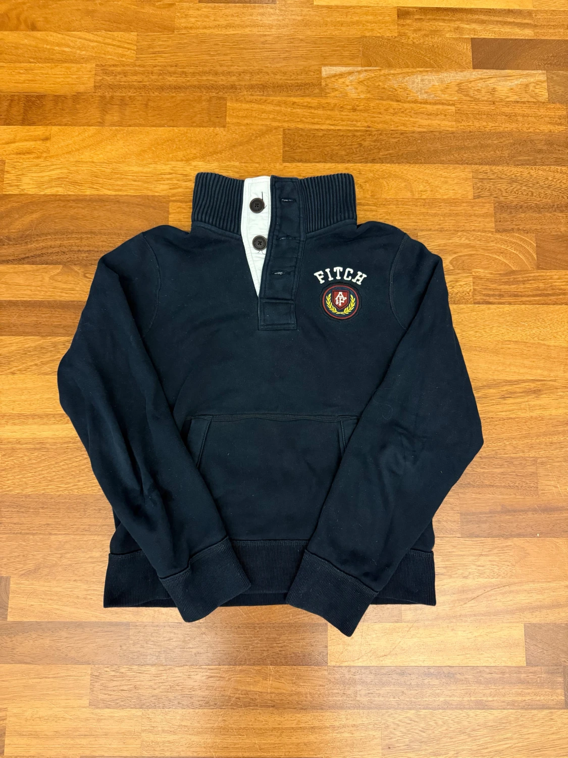 Mörkblå sweatshirt från Abercrombie & Fitch