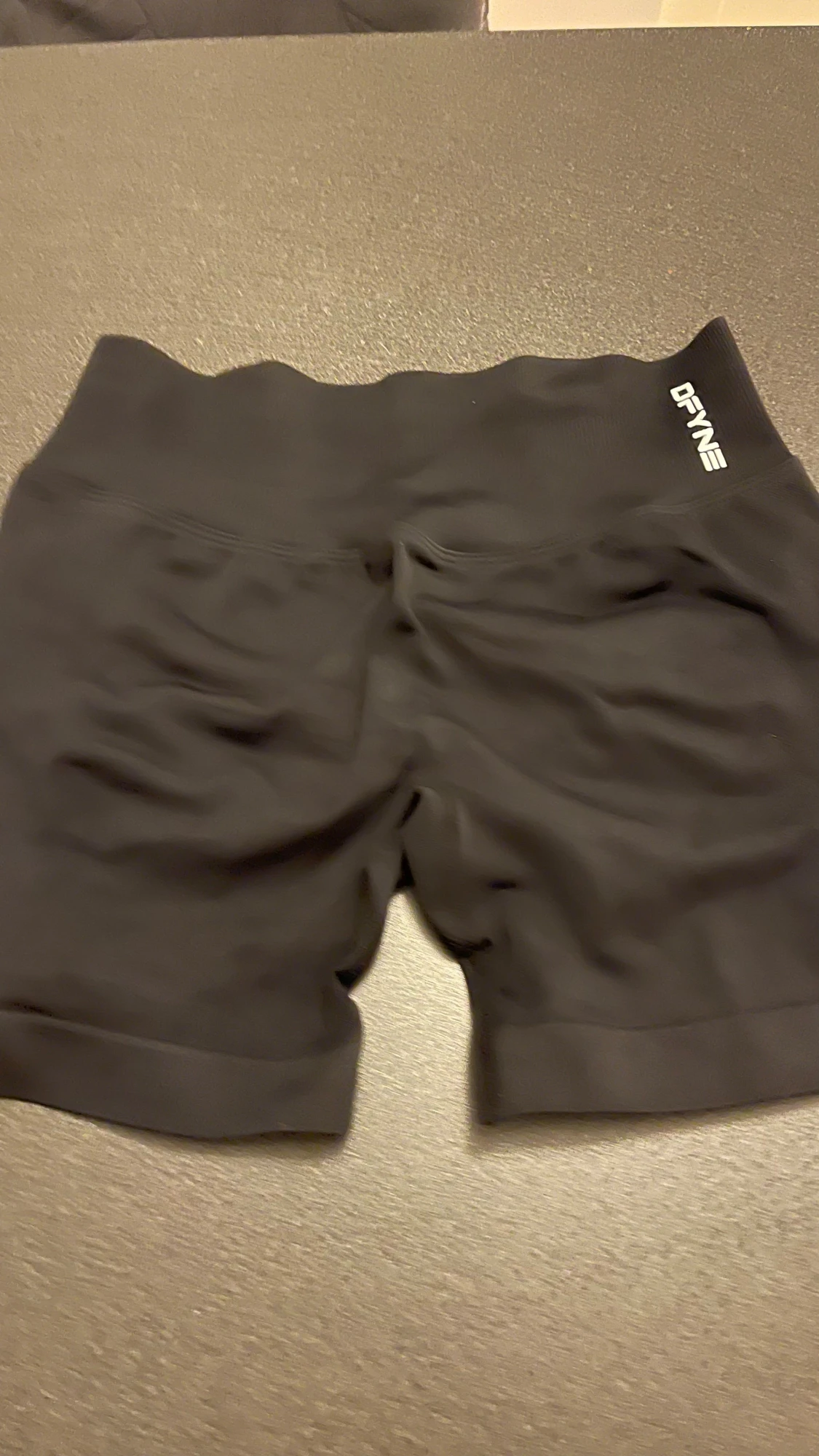Svarta seamless shorts från DFYNE