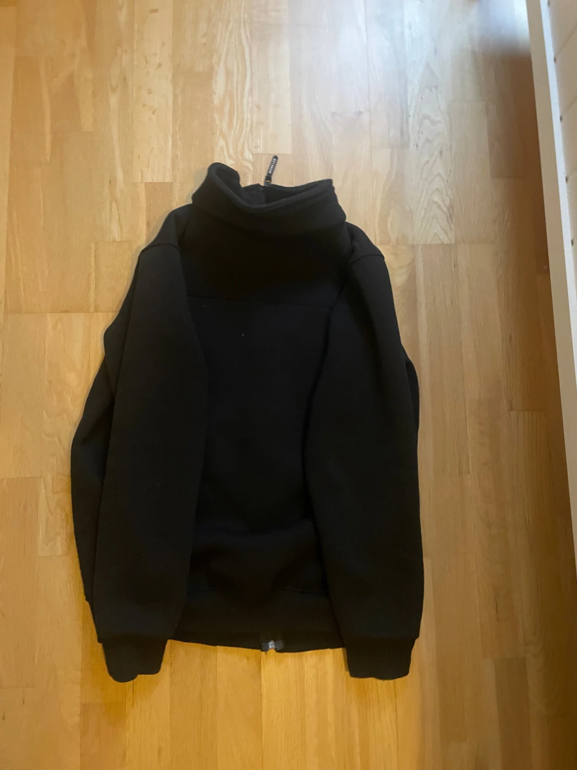 Svart pufferjacka från Moncler i storlek M - 2