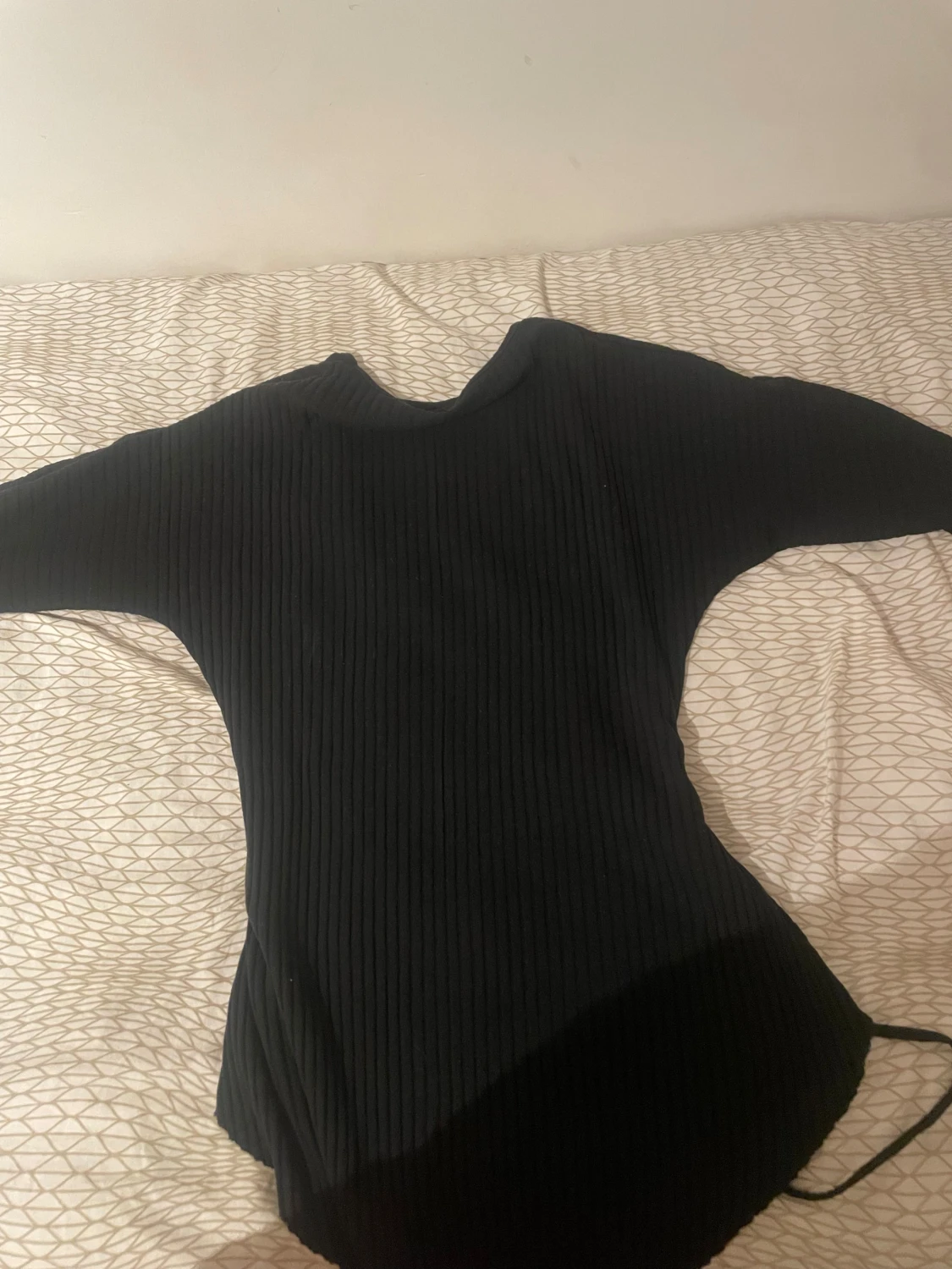 Svart ribbad tröja från Ezgi - 2