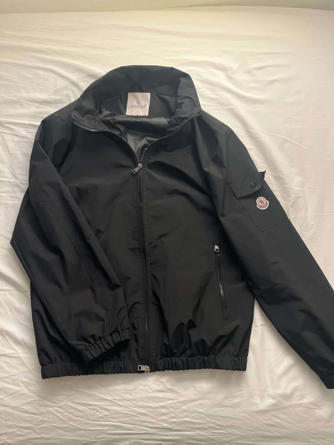 Svart vindjacka från Moncler