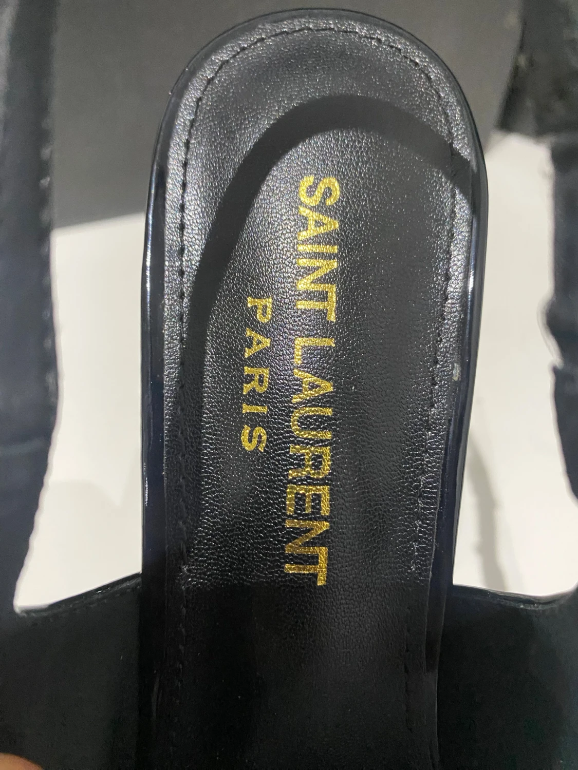 Saint Laurent svarta pumps med YSL-klack - 1