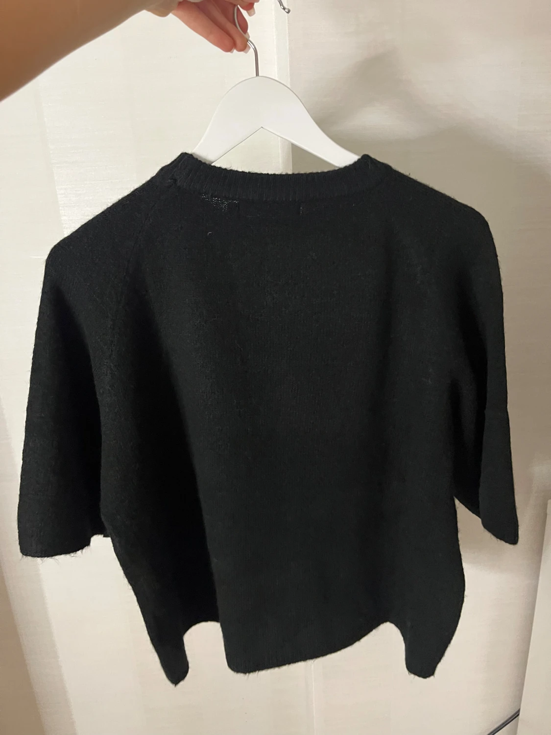 Svart stickad T-shirt  - 2