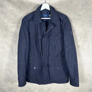 Ralph Lauren Jacka | S - Ralph Lauren Jacka | Fint skick | Storlek S | Modellen är 185 och väger 65kg | INGA BYTEN | Fraktar spårbart eller möts upp i Täby 