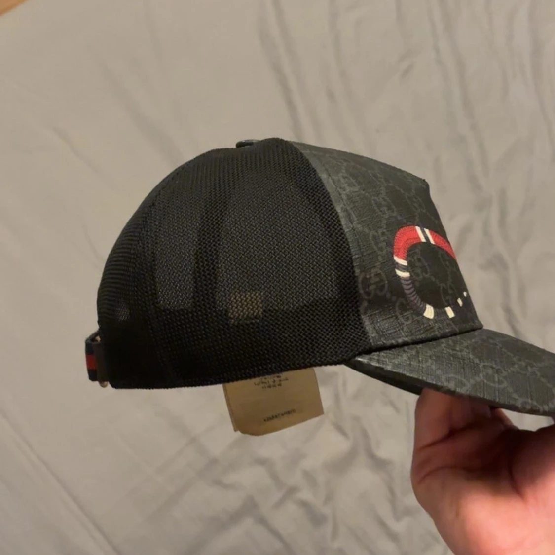 Gucci keps med röd orm och GG-mönster - 1