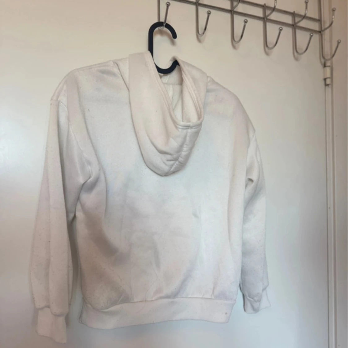 Vit hoodie med leopardmönster från SHEIN - 1