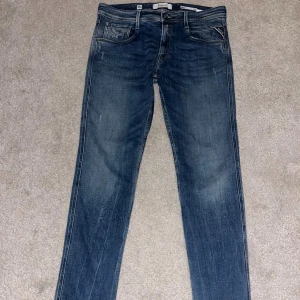 Replay jeans  - modell| ambass| storlek 32-32| skick 10/10 som nya andvända max 1 gång| pm för mer info eller bilder!