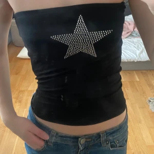 Svart tubtopp - Festtopp från Subdued ⭐️Storlek M men sitter mer som en XS/S. Obs smutsig spegel 