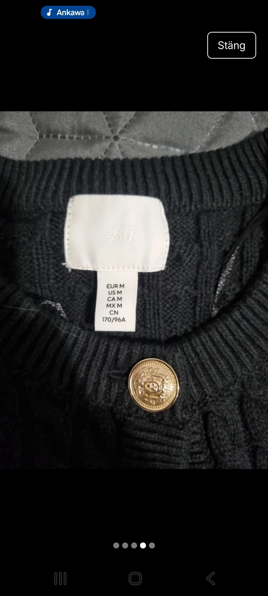 Svart stickad kofta från H&M med guldknappar - 1