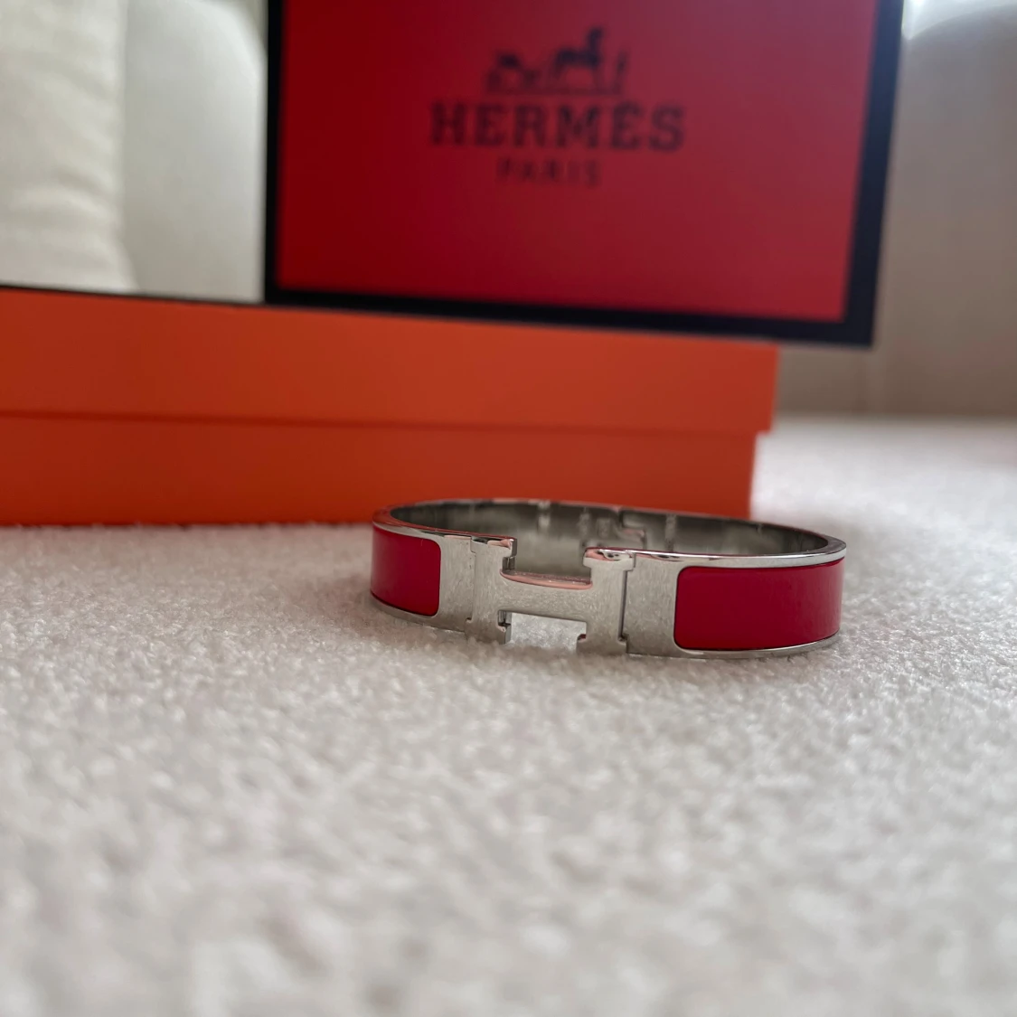 Rött H-armband från  - 2