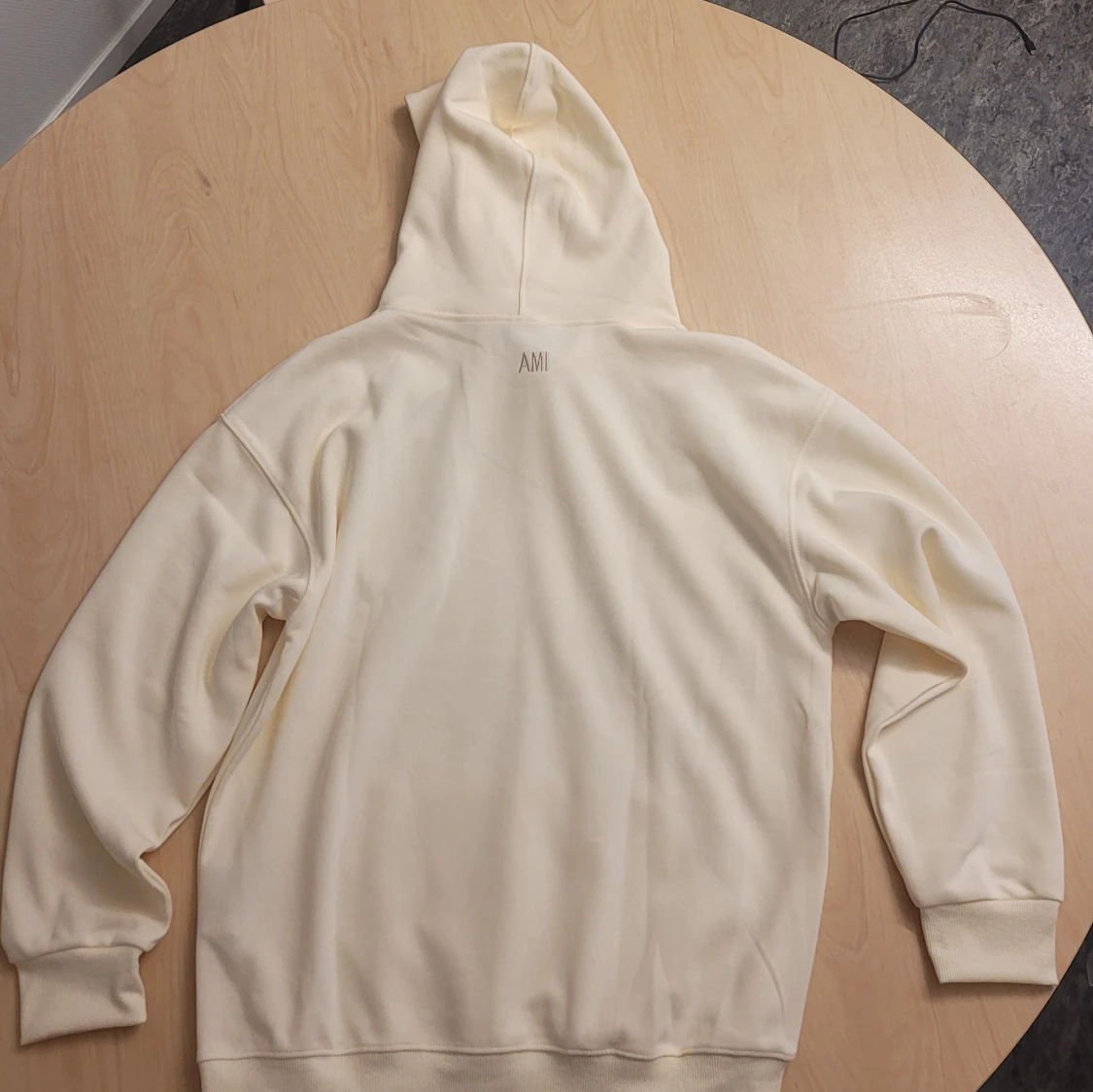 Krämvit hoodie från Ami Paris M - 1