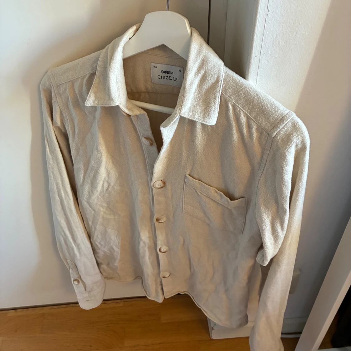 Beige överskjorta från Ciszere XS - 1