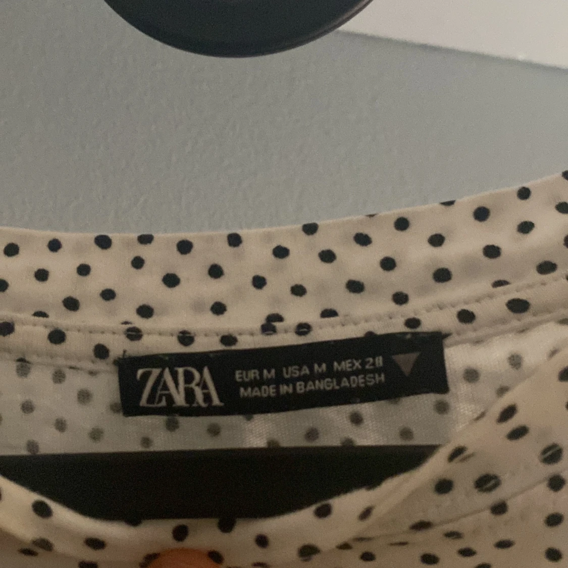 Prickig blus med knyt från Zara - 3