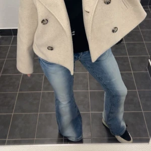 Low waist jeans - Superfina lågmidjade jeans från gina tricot 14+. Använda 5 gånger sedan februari, storlek s.💗