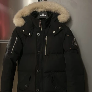 Moose knuckles  - Äkta moose knuckles. Har använts ett par gånger men bra väldigt bra skick. Finns även kvitto